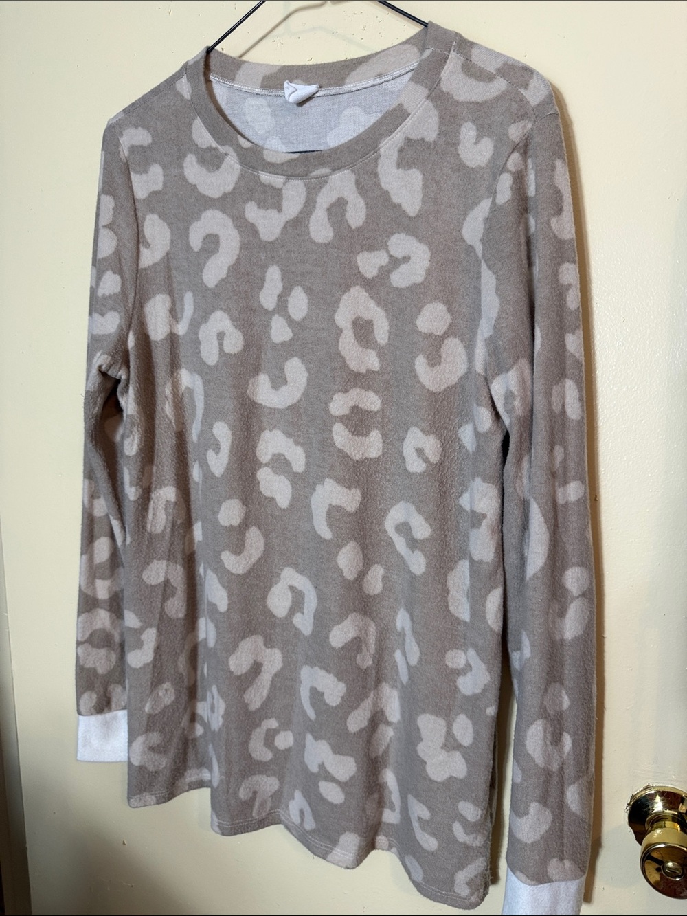 Women’s Taupe Leopard-Print Crewneck Sweater Top